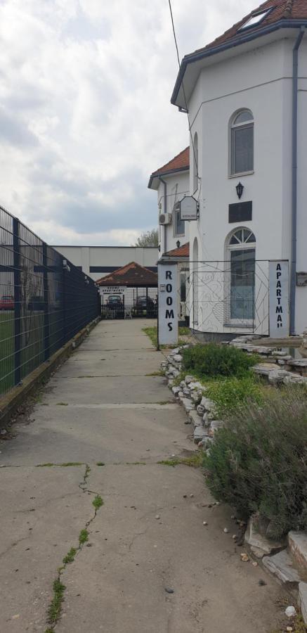 Apartmani Diksi Zrenjanin Luaran gambar
